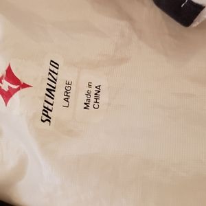 Lightweight cycling windbreaker